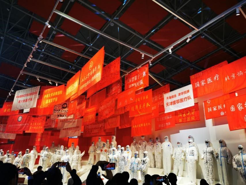 工商学院本科生2019级党支部参观学习武汉抗疫展馆
